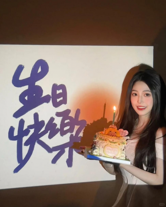 九游娱乐平台2024高性价比卧室投影仪推荐租房首选大眼橙C1D高亮版投影仪(图10)